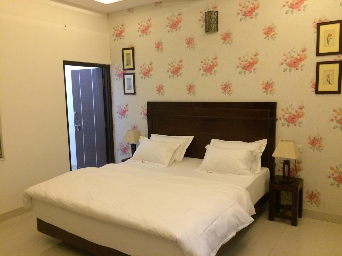 White Tulips Home Stay Джайпур Екстериор снимка