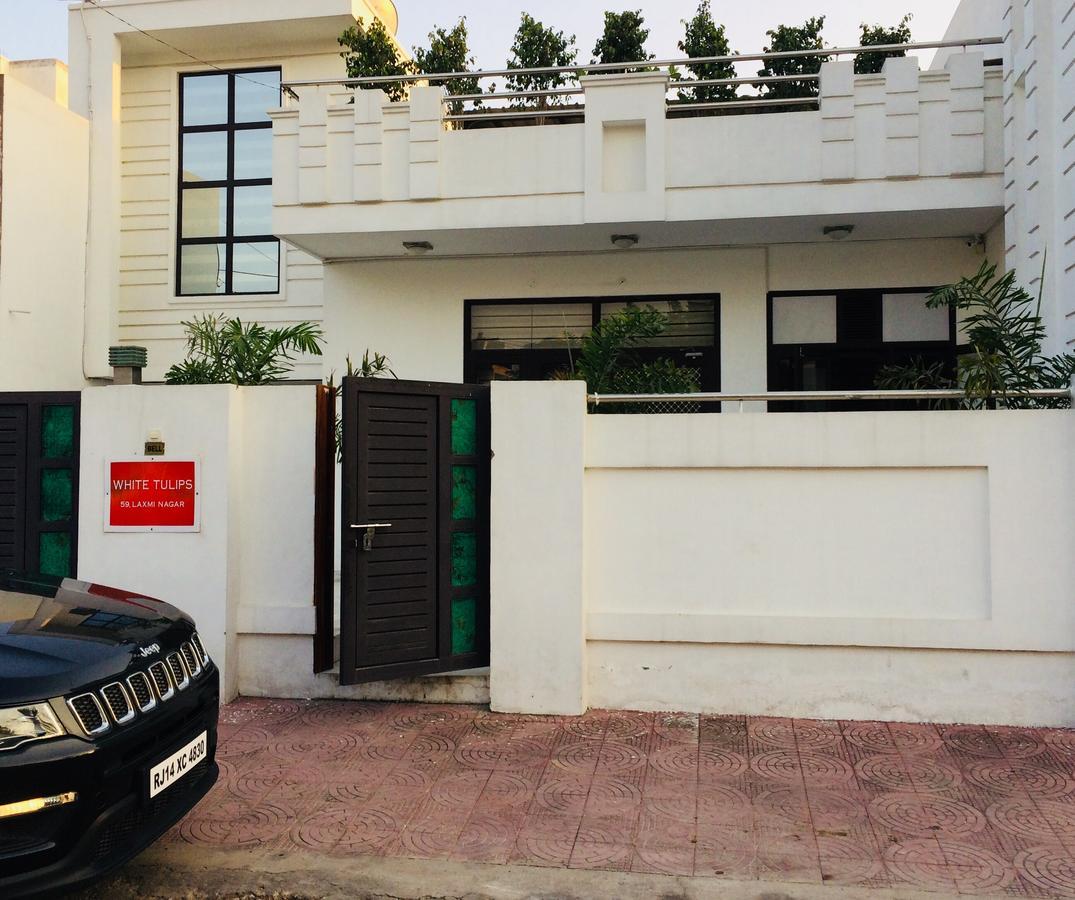 White Tulips Home Stay Джайпур Екстериор снимка